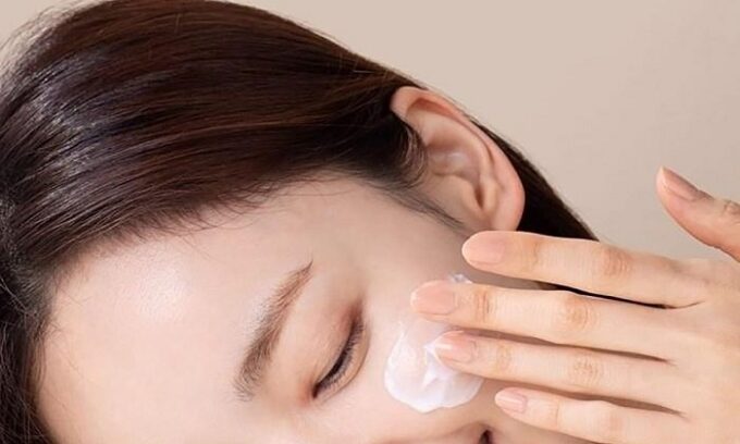 Cách dùng kem chống nắng ‘chuẩn không cần chỉnh’ để ngừa nám, lão hóa