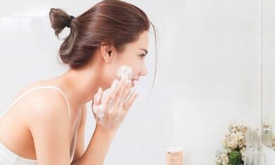 Top 10 sữa rửa mặt tẩy tế bào chết giúp da sạch sâu, tươi sáng rạng rỡ