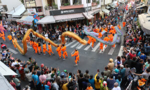 1.200 người Hoa hóa trang diễu hành mừng Tết Nguyên tiêu