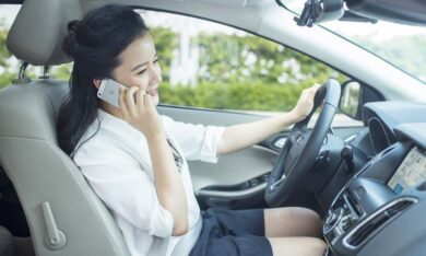 Mức phạt lỗi sử dụng điện thoại khi lái xe năm 2023, trường hợp nào sẽ bị xử lý hình sự?