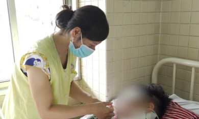 Nam sinh mất thị lực mắt trái