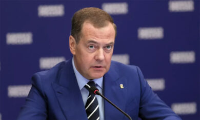 Ông Medvedev dọa chuyển vũ khí cho Triều Tiên để đáp trả Hàn Quốc