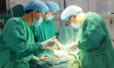 Căn bệnh khiến nam thanh niên đau tức vùng kín khi chạy nhảy