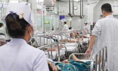 Cô gái trẻ xuất huyết não nguy kịch sau nâng ngực, gọt hàm, nhổ răng khôn