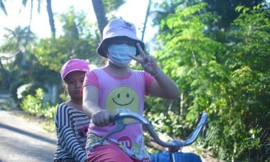 Làng Quy Hòa đầy hoa bên bờ biển Quy Nhơn thành điểm du lịch