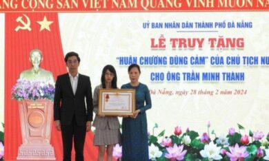 Truy tặng “Huân chương dũng cảm“ cho bảo vệ ngân hàng bị cướp đâm tử vong