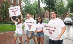 Harvard và loạt đại học Mỹ quay lại với SAT, ACT
