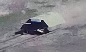 Xe tăng Nga lắp giáp mai rùa chống drone