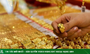 Giá vàng “bất động”, người dân vẫn xếp hàng từ 3h đêm để mua vàng