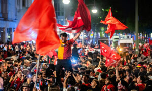 Đại sứ Thổ Nhĩ Kỳ kêu gọi ăn mừng ‘chừng mực’ nếu thắng Hà Lan ở Euro