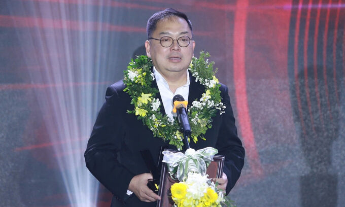 Ông Hoàng Nam Tiến nhận giải ‘Nhà sáng tạo nội dung số vì cộng đồng’