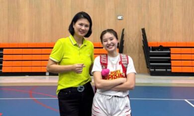 Hoa khôi bóng chuyền Kim Huệ khoe ’em gái xinh như hoa hậu