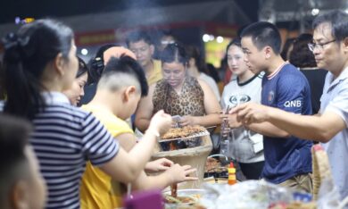 Rượu Bàu Đá, nem chợ Huyện, bún cá Quy Nhơn hớp hồn du khách