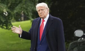 Tổng thống Mỹ dự tiệc cùng nhà đầu tư mua tiền số Trump