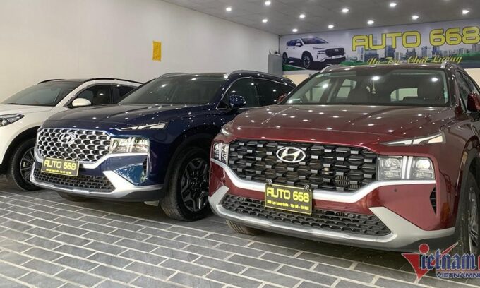 Vì sao Hyundai Santa Fe form cũ siêu giữ giá, phiên bản mới lại liên tục ế ẩm?
