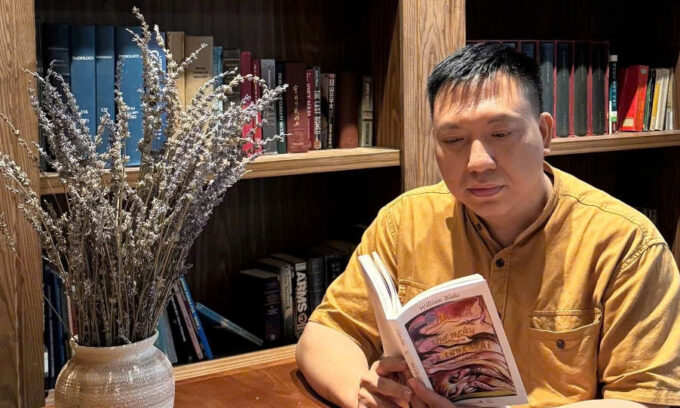 Việt hóa kiệt tác thơ của thiên tài văn học nước Anh William Blake