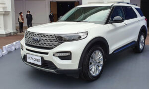 Toyota Innova thoát ế, Ford Explorer đầu bảng