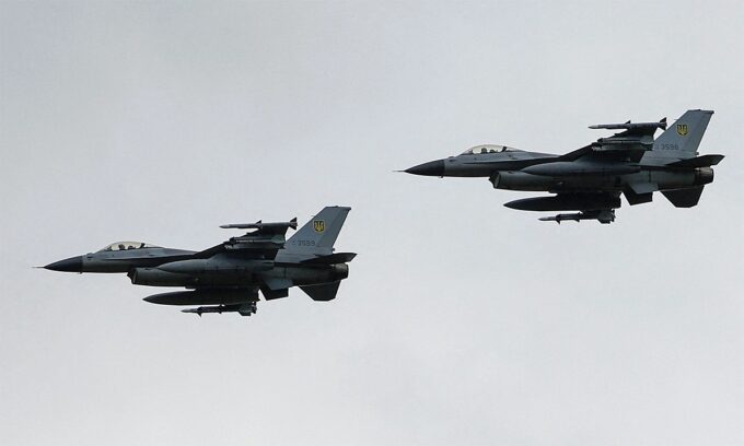Chiến thuật phòng thủ khiến phi công F-16 Ukraine mạo hiểm tính mạng