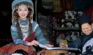 Đi Sa Pa đừng chỉ săn mây, hãy thử một lần ngồi dệt vải cùng người H’Mông