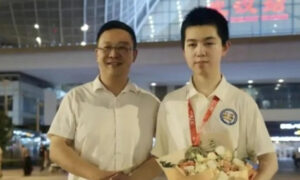 Cậu bé bại não là thần đồng Toán học, đoạt huy chương vàng Olympic Toán quốc tế