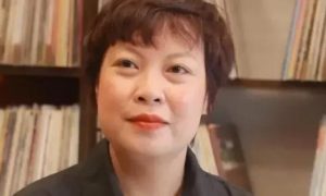 Đạo diễn ‘Mưa đỏ’ cầu xin khán giả