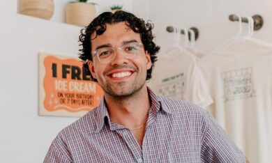 Chơi chứng khoán năm 14 tuổi, thanh niên bỏ đại học, bán kem mỗi năm thu 17 tỷ