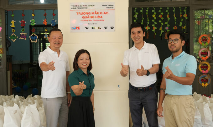 Xây sửa trường lớp, lắp điện mặt trời cho học sinh vùng cao