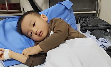 Cơ hội sống duy nhất của cậu bé bị đột biến gene