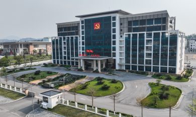 Cấp xã có trung tâm chính trị với giám đốc, phó giám đốc và giảng viên