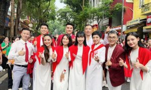 Tham gia diễu hành còn cảm xúc hơn giành HCV quốc tế