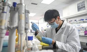 Trung Quốc ra sức chiêu mộ nhân tài trong cuộc đua với Mỹ