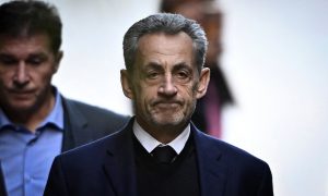 Cuộc sống trong tù của cựu tổng thống Pháp Sarkozy