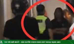 Đi công tác cùng vợ, người đàn ông ngang nhiên ngoại tình ngay phòng bên cạnh