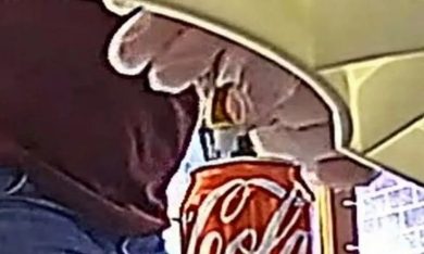 Lắp camera truy tìm đồng nghiệp bỏ chất độc vào đồ uống