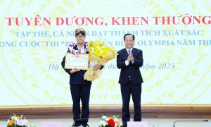 Hà Nội tặng bằng khen cho quán quân Olympia Trần Bùi Bảo Khánh
