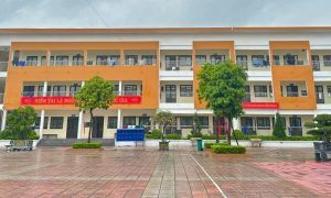 Trường học ở Hà Nội phản hồi thông tin “trời mưa vẫn điểm danh, xét đi học muộn”