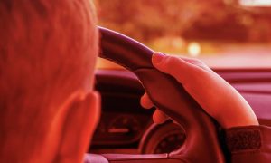 Cậu bé 10 tuổi cãi mẹ, tự lái ô tô về nhà, cảnh sát phát hiện điều bất ngờ