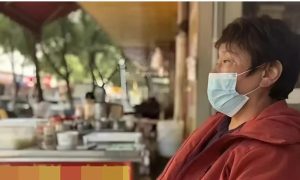 Người mẹ hiến thận cứu con trai, kiên quyết không nhận tiền hỗ trợ