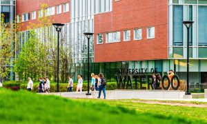 Canada dự kiến cắt giảm hơn 50% giấy phép du học