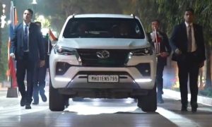 Lý do Thủ tướng Modi mời Tổng thống Putin ngồi chung xe Fortuner